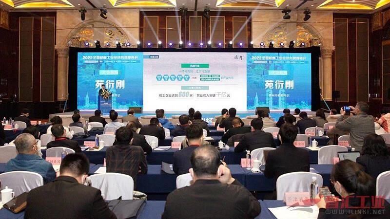 签订租赁合同时，要仔细阅读合同条款，确保以下内容：
